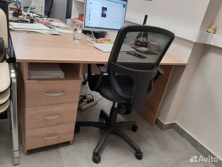 Стол офисный с тумбой