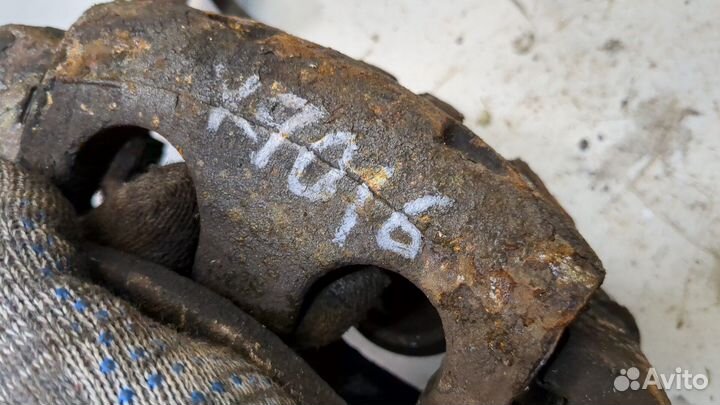 Суппорт левый передний Ford Ranger