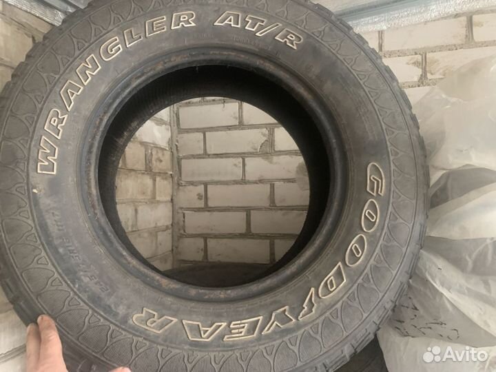 Goodyear Wrangler AT 245/75 R16