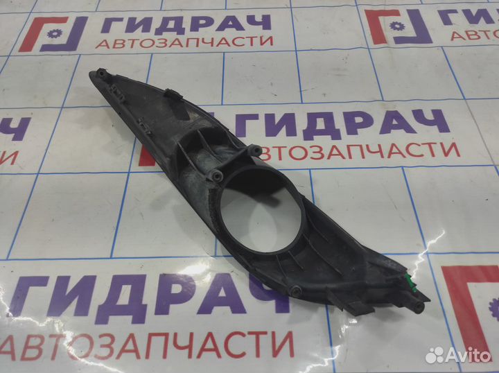 Рамка противотуманной фары правой Toyota Auris (E150) 81481-02050. Дефект