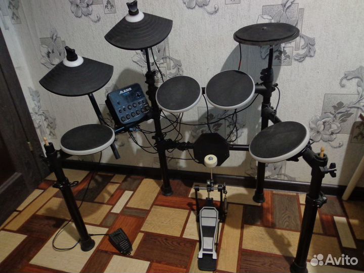 Электронная ударная установка Alesis Dm Lite Kit