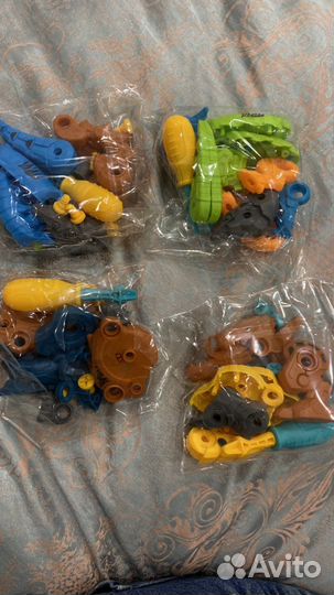 4 Динозавра подарочный набор