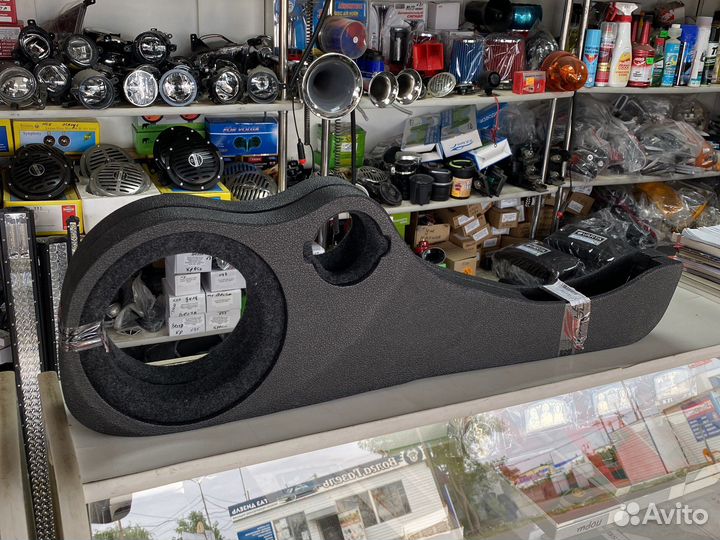 Подиумы на двери, стойки, полка Акустическая