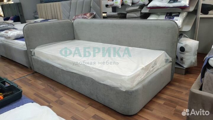 Кровать детская с матрасом
