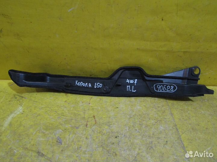 Пыльник крыла Toyota Corolla 150 07г 90628