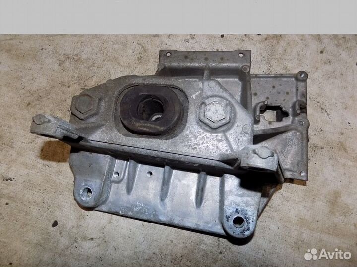Кронштейн опоры кпп Tiida (C11) 2007-2014