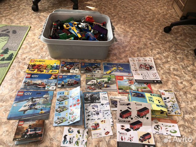 Ящик с лего конструктором для мальчиков