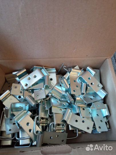 Замок-защелка на ящик 2-2 цинк 40 шт