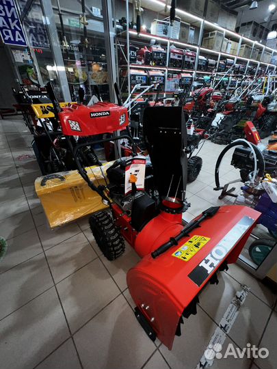 Снегоуборщик бензиновый Honda HSS 13HP