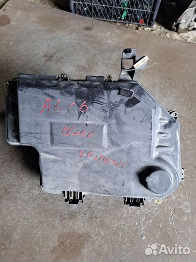 Корпус блока предохранителей Audi A6 C6