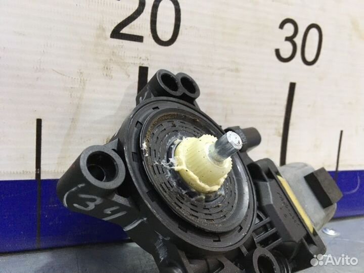 Моторчик стеклоподъемника задний правый Hyundai