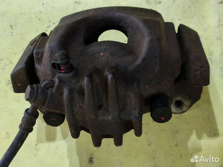 Суппорт передний левый Ситроен C5 X7 1,6л 4400V3