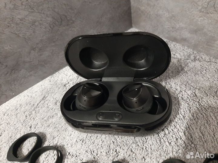 Беспроводные наушники samsung galaxy buds Новые