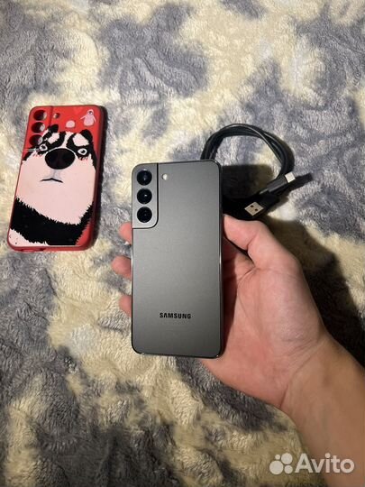 Samsung Galaxy S22, 8/256 ГБ