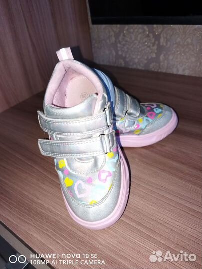 Кроссовки для девочки