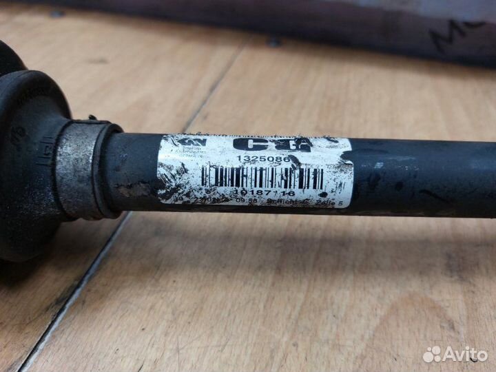 Привод передний левый Opel Astra J Z16XER 2010