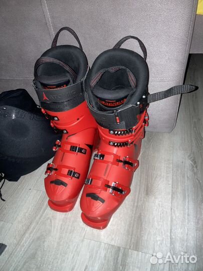 Горнолыжные ботинки atomic