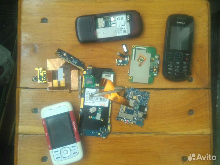 Платы.с.кнопочных.телефоновсодержанием.золота