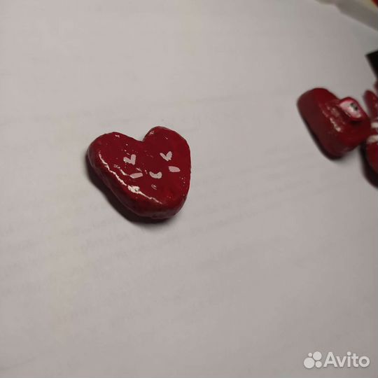 Значок из глины