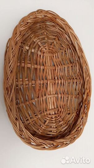 Плетённая плоская ваза для цветов