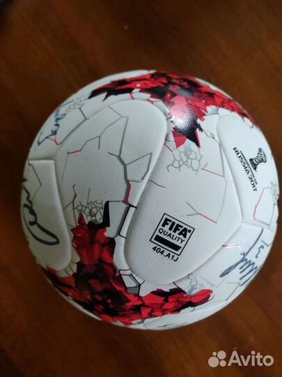 Мяч футбольный с автографами сборной России 2018
