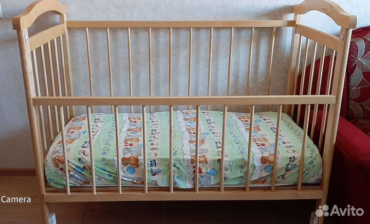 Детская кроватка с поперечным маятником