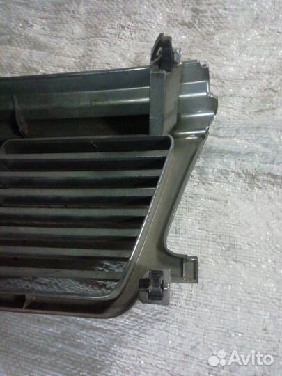 Решетка радиатора передняя Nissan Cube