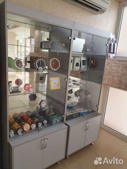 Стеклянный шкаф витрина
