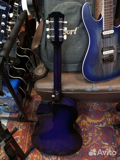 Гитара фиолетовая