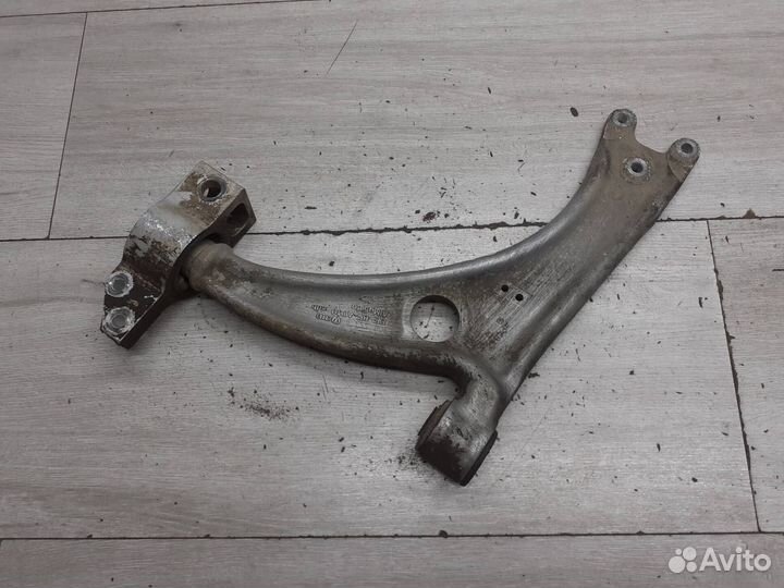 Рычаг передний правый VAG