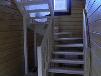 Деревянная двухмаршевая лестница для дома