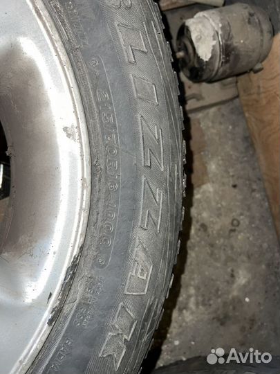 Bridgestone Blizzak DM-V1 215/70 R16