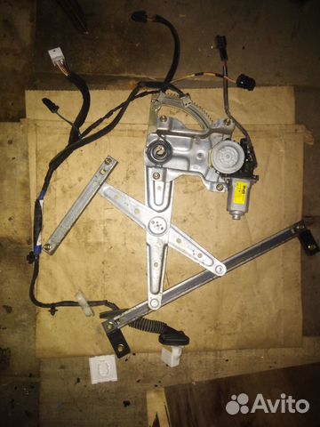 Kia Sorento BL. Стеклоподъемник задний правый