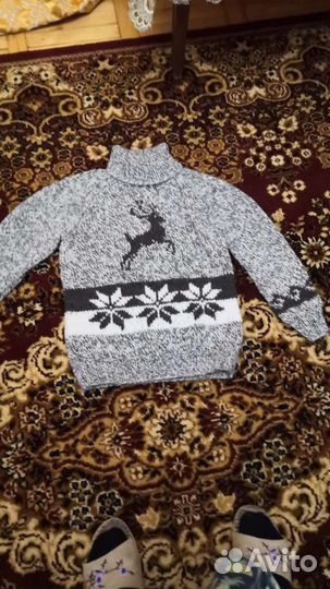 Шерстяной свитер ручной работы