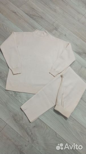 Трикотажный костюм женский 48