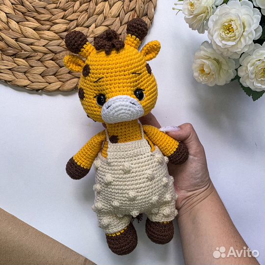 Игрушка ручной работы, вязаный жираф