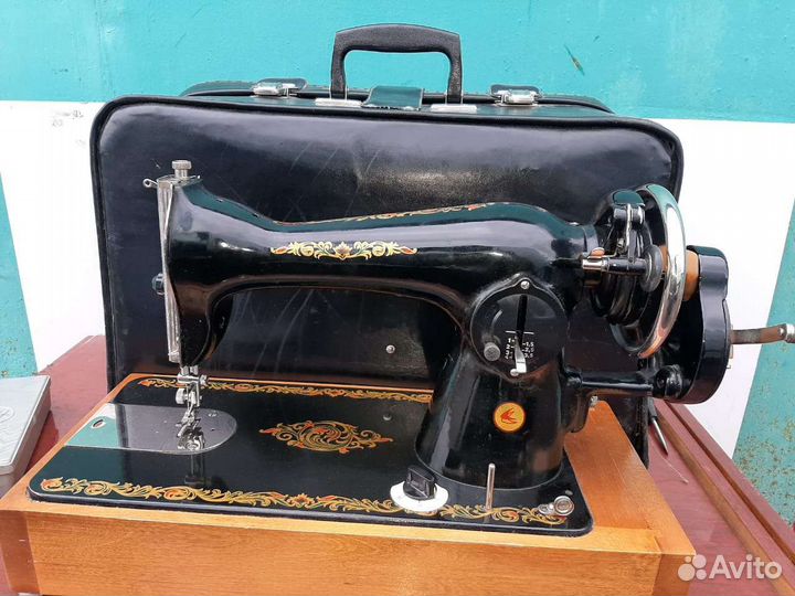 Швейная машинка Подольск 2м ручная 1991 год