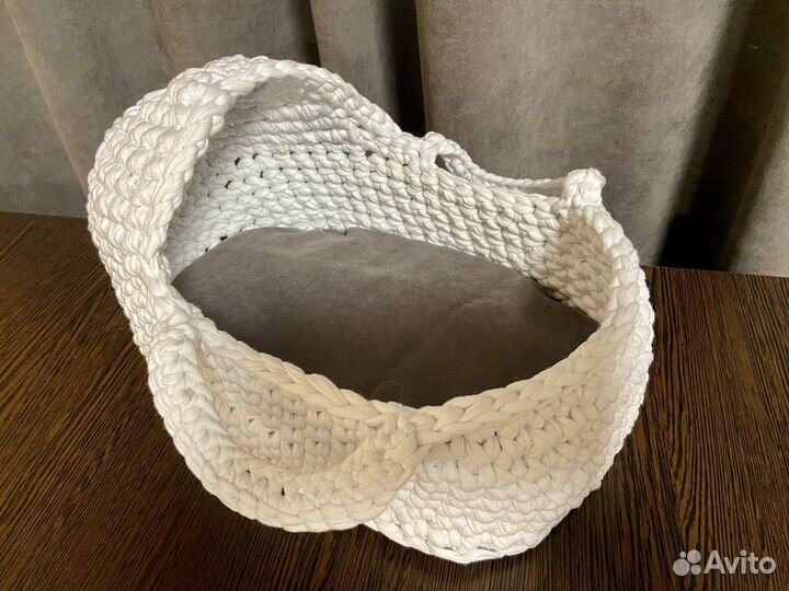 Вязаная люлька для куклы