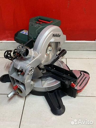 Торцовочная пила Metabo KS 216 M Lasercut