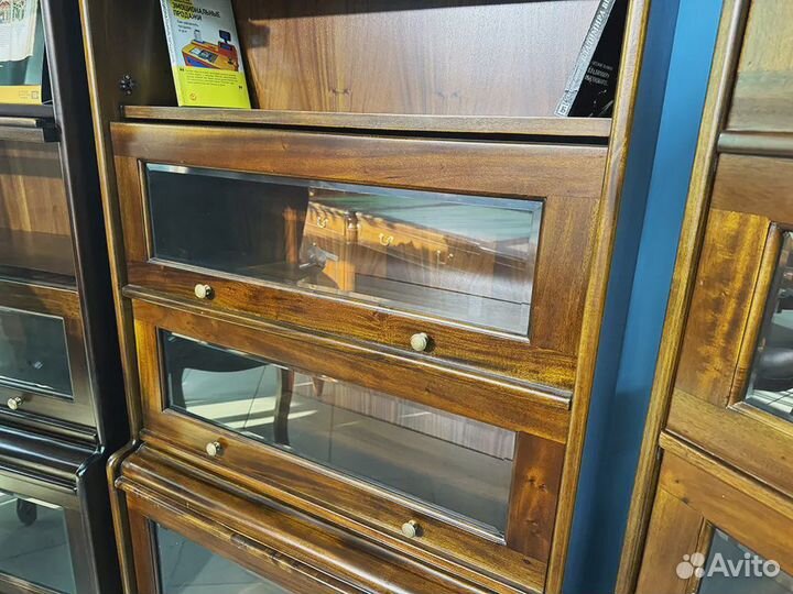 Книжный шкаф 