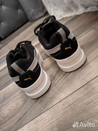 Кроссовки женские