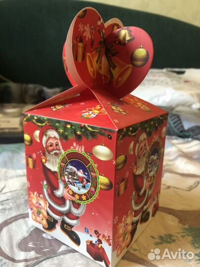 Коробка подарочная новогодняя