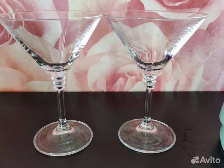 Тарелки, фужеры, подсвечники 