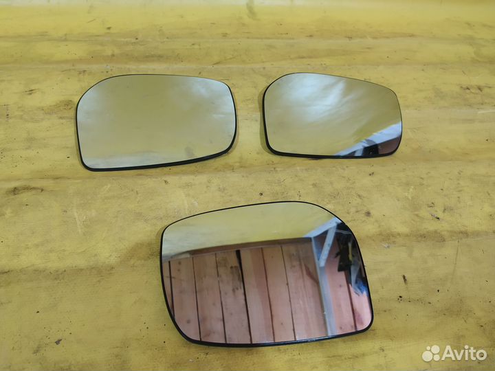 Стекло зеркала Toyota Yaris 2005-2011