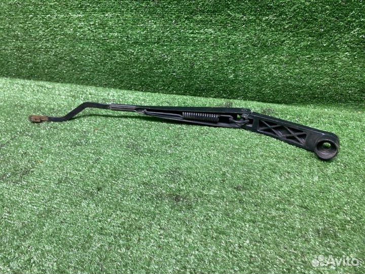 Поводок дворника левый Hyundai Solaris