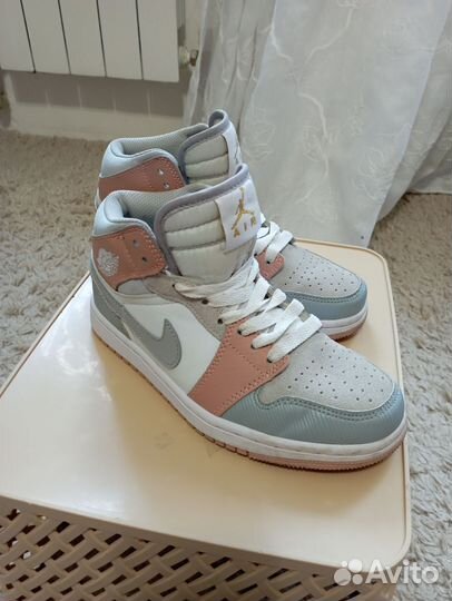 Кроссовки женские 36