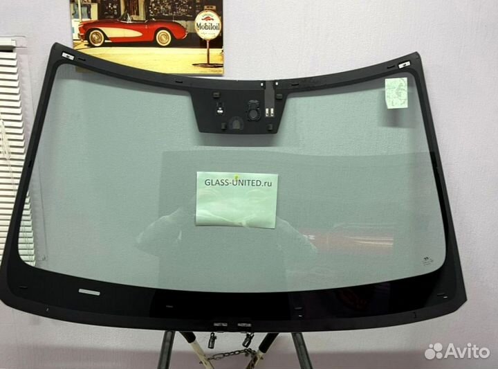 Лобовое стекло BMW X5 E70 дд крепл.пластик 05.2010