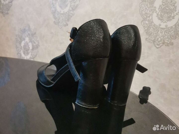 Туфли женские 39 размер чёрные кожаные
