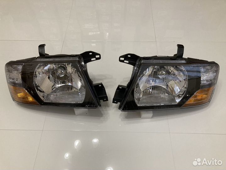 Фара (2шт) Mitsubishi Pajero III (1999-2003)