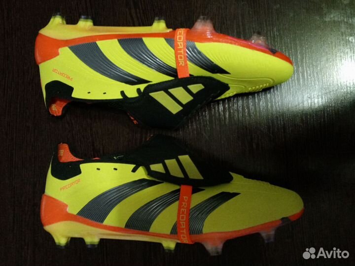 Футбольные бутсы adidas predator